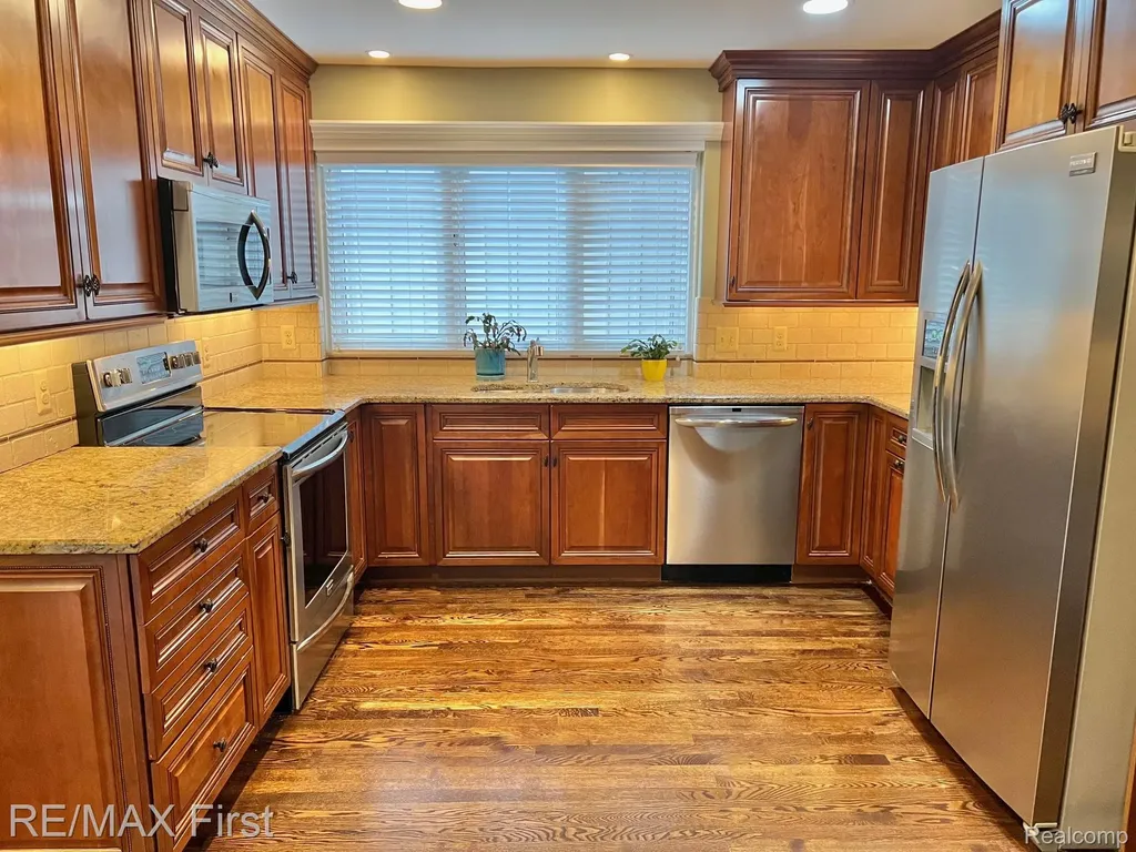 2483 Hickory Glen Drive Bloomfield Hills City MI 48304