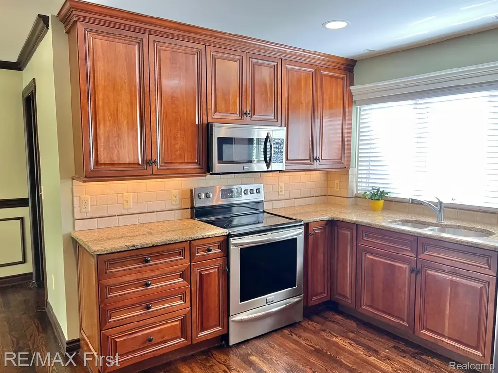 2483 Hickory Glen Drive Bloomfield Hills City MI 48304