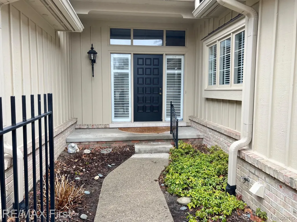 2483 Hickory Glen Drive Bloomfield Hills City MI 48304