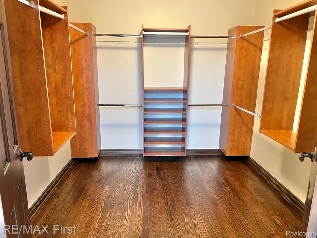 2483 Hickory Glen Drive Bloomfield Hills City MI 48304