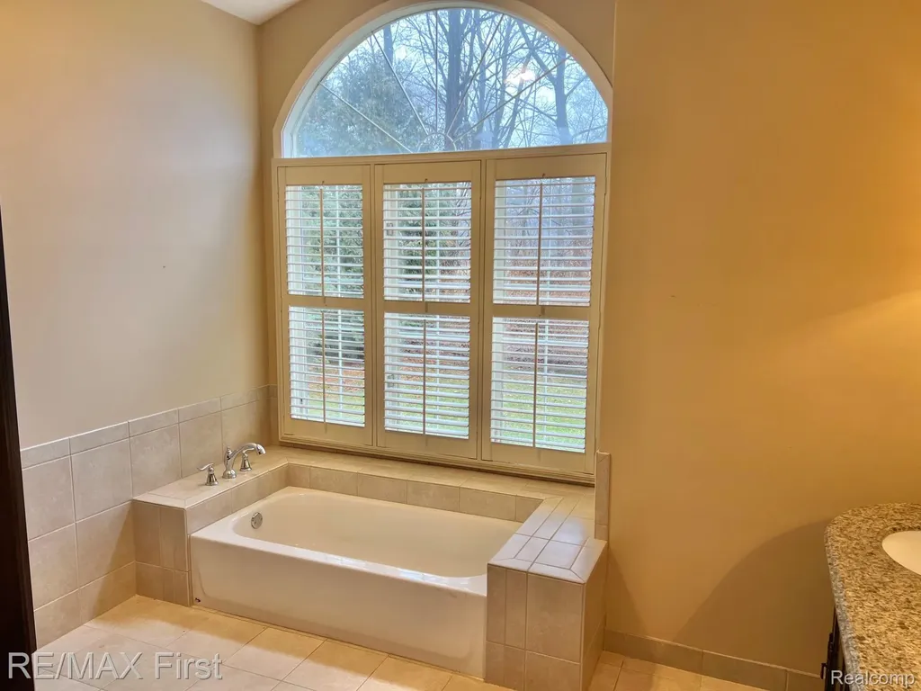 2483 Hickory Glen Drive Bloomfield Hills City MI 48304