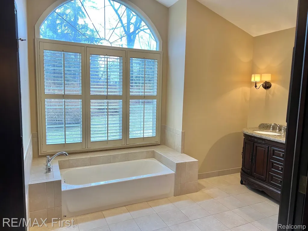 2483 Hickory Glen Drive Bloomfield Hills City MI 48304
