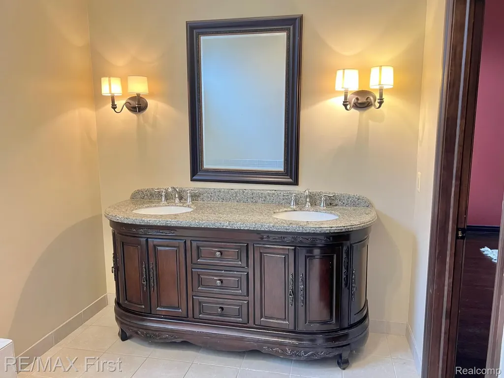 2483 Hickory Glen Drive Bloomfield Hills City MI 48304