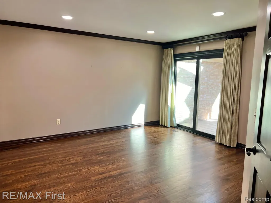 2483 Hickory Glen Drive Bloomfield Hills City MI 48304