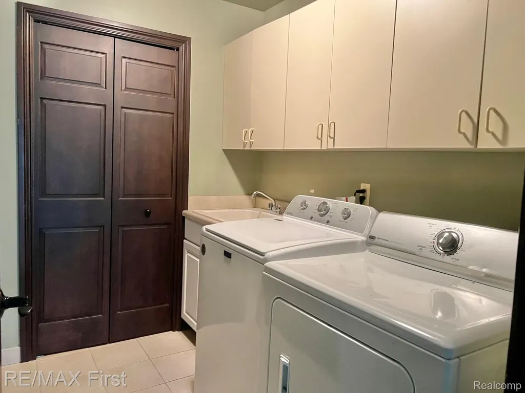 2483 Hickory Glen Drive Bloomfield Hills City MI 48304