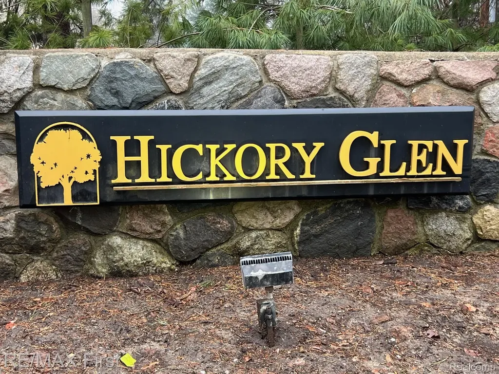 2483 Hickory Glen Drive Bloomfield Hills City MI 48304