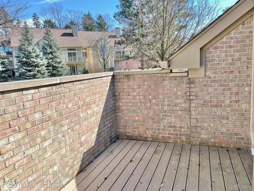 2483 Hickory Glen Drive Bloomfield Hills City MI 48304