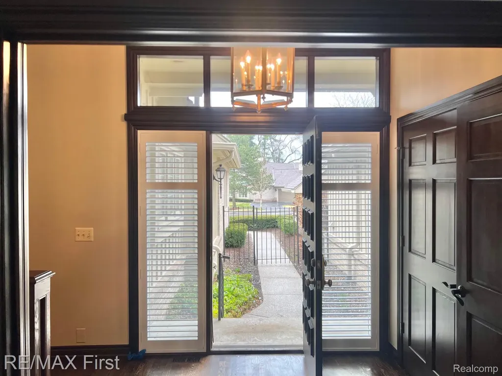 2483 Hickory Glen Drive Bloomfield Hills City MI 48304