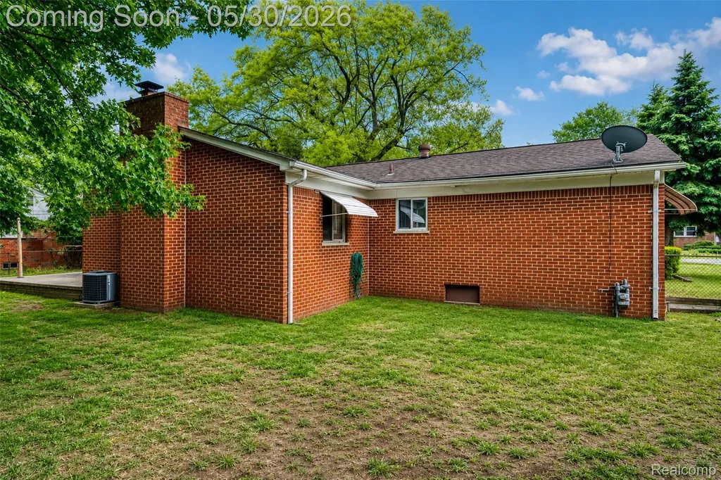 36900 Ferndale Street Romulus City MI 48174