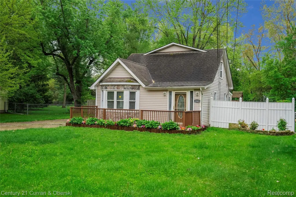 33805 Orangelawn Street Livonia City MI 48150