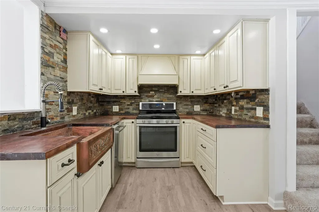 33805 Orangelawn Street Livonia City MI 48150