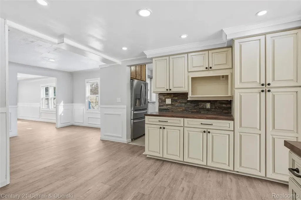 33805 Orangelawn Street Livonia City MI 48150