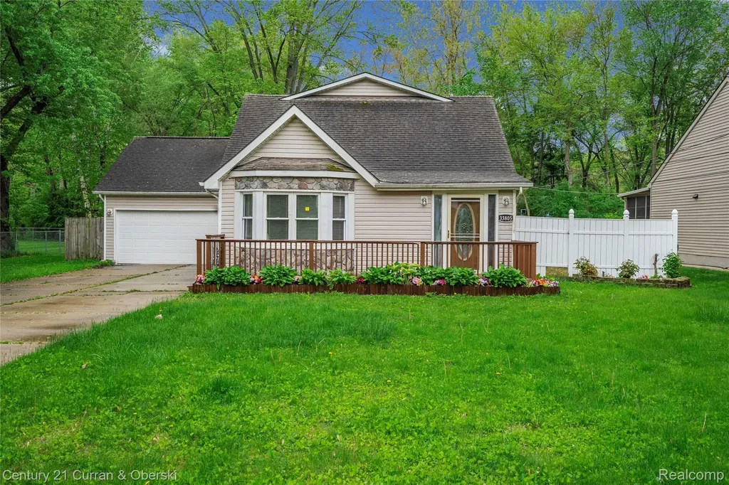 33805 Orangelawn Street Livonia City MI 48150