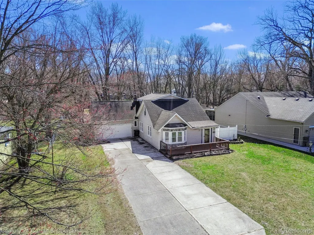 33805 Orangelawn Street Livonia City MI 48150