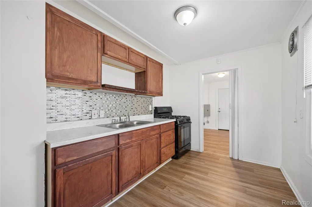 2036 Ford Boulevard Lincoln Park City MI 48146