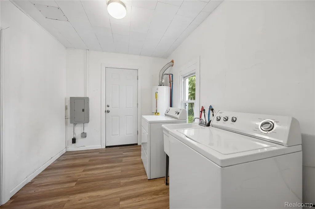 2036 Ford Boulevard Lincoln Park City MI 48146