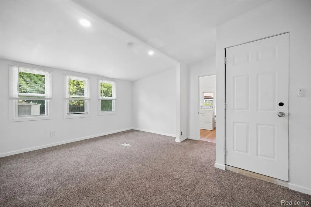 2036 Ford Boulevard Lincoln Park City MI 48146