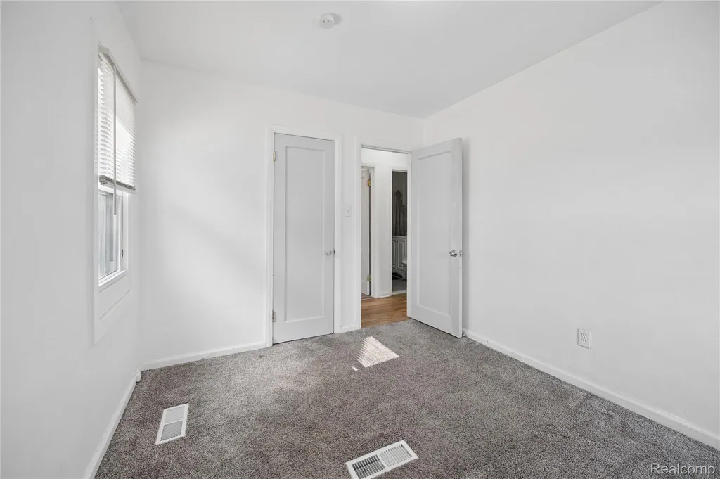 2036 Ford Boulevard Lincoln Park City MI 48146