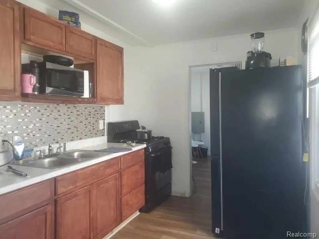2036 Ford Boulevard Lincoln Park City MI 48146