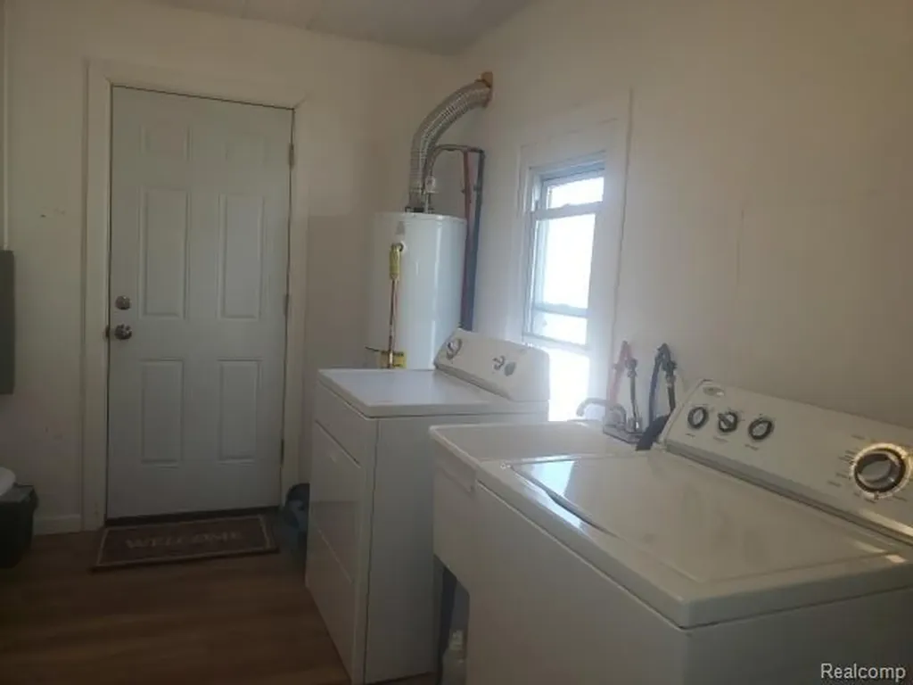 2036 Ford Boulevard Lincoln Park City MI 48146