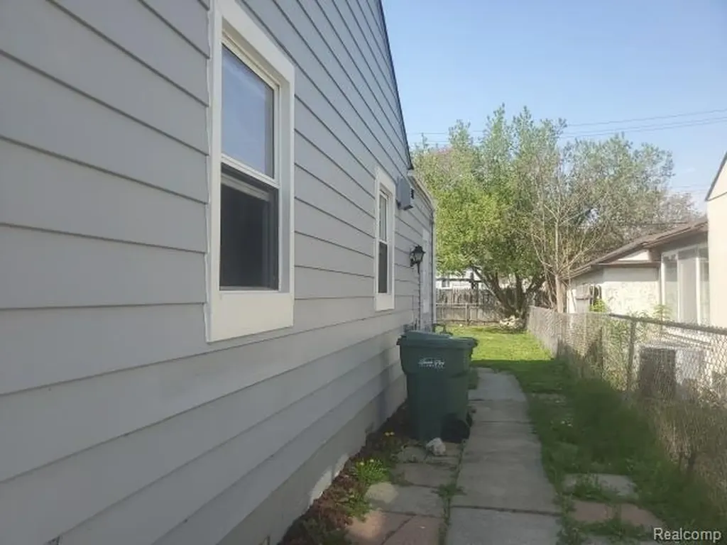 2036 Ford Boulevard Lincoln Park City MI 48146