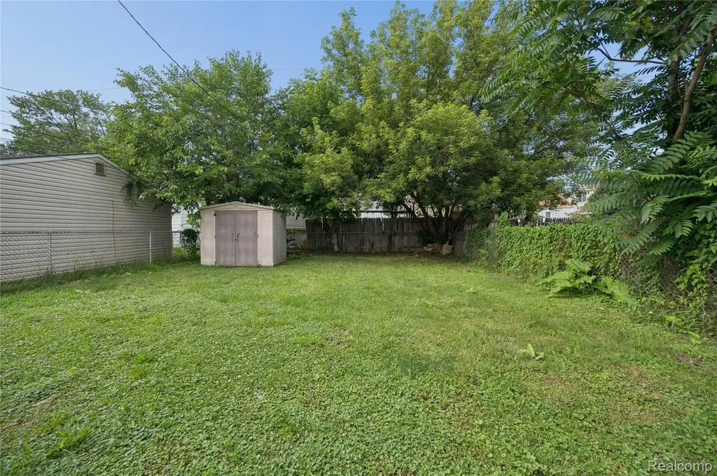 2036 Ford Boulevard Lincoln Park City MI 48146