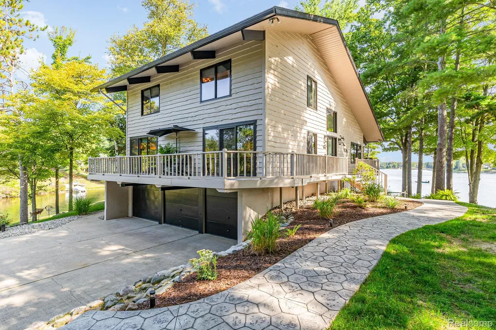 2380 Islanders Way Gladwin City MI 48624