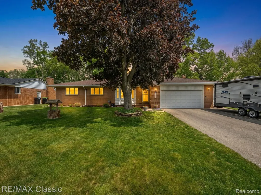 11789 Julia Drive Green Oak Township MI 48189