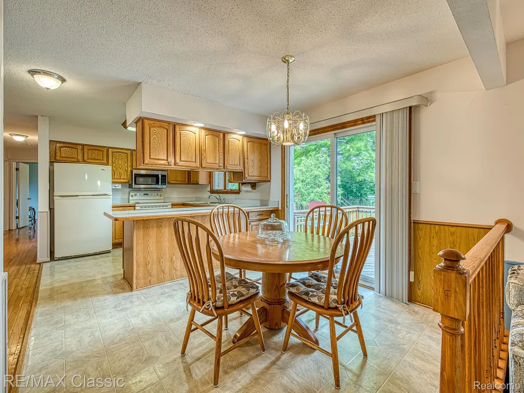 11789 Julia Drive Green Oak Township MI 48189
