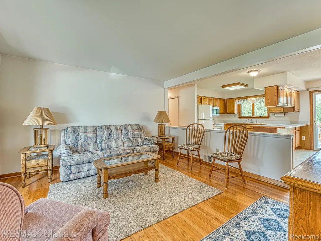 11789 Julia Drive Green Oak Township MI 48189