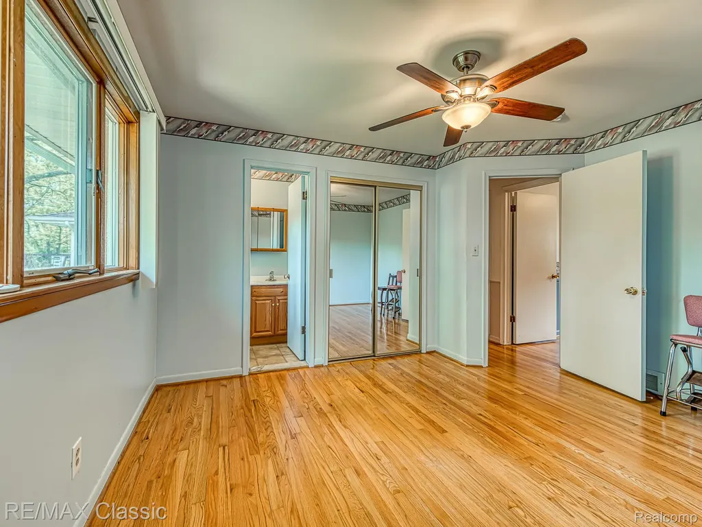 11789 Julia Drive Green Oak Township MI 48189