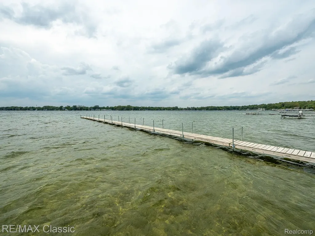 11789 Julia Drive Green Oak Township MI 48189