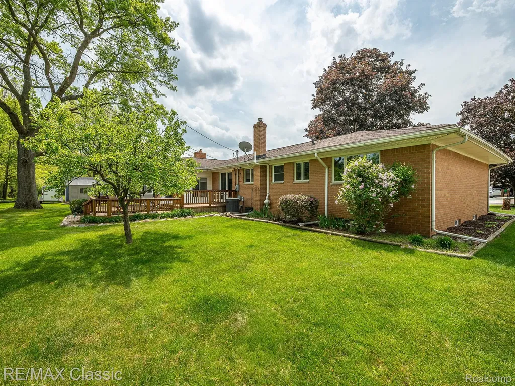 11789 Julia Drive Green Oak Township MI 48189