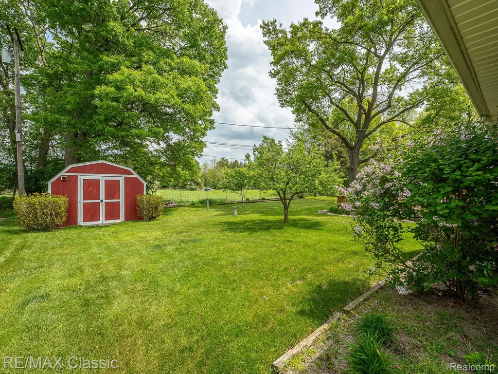 11789 Julia Drive Green Oak Township MI 48189
