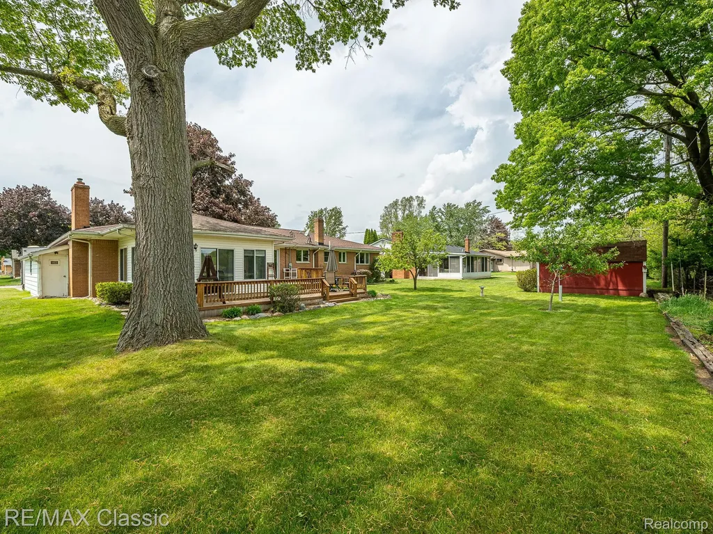 11789 Julia Drive Green Oak Township MI 48189