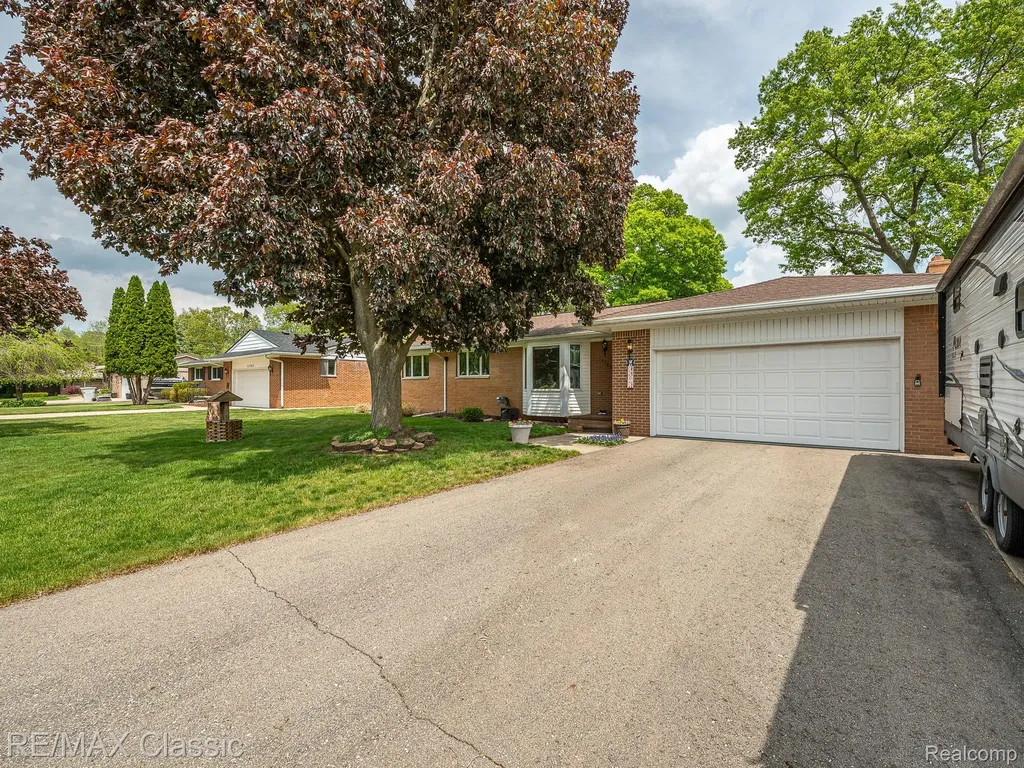 11789 Julia Drive Green Oak Township MI 48189