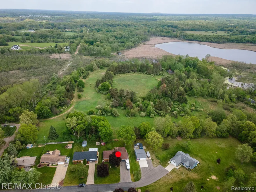 11789 Julia Drive Green Oak Township MI 48189