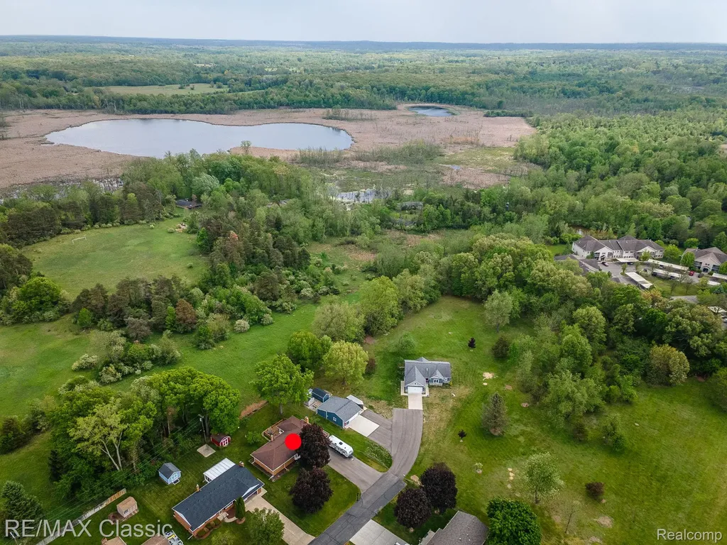 11789 Julia Drive Green Oak Township MI 48189