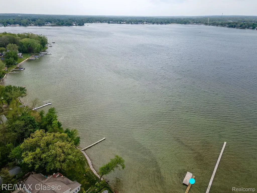 11789 Julia Drive Green Oak Township MI 48189