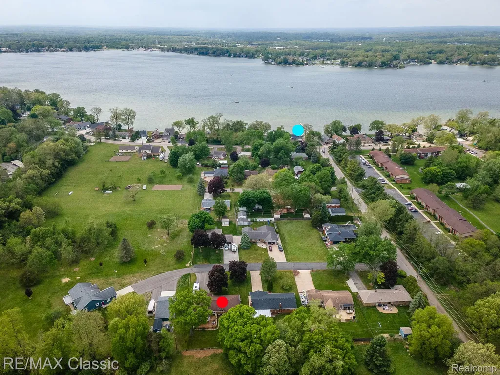 11789 Julia Drive Green Oak Township MI 48189