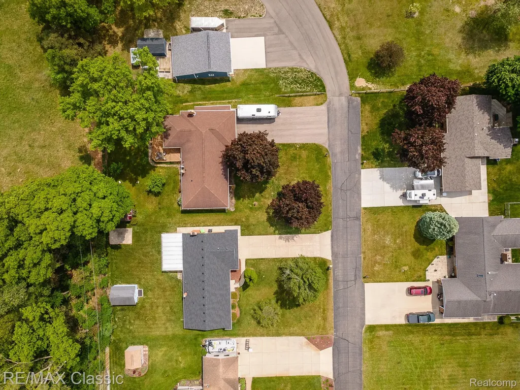 11789 Julia Drive Green Oak Township MI 48189