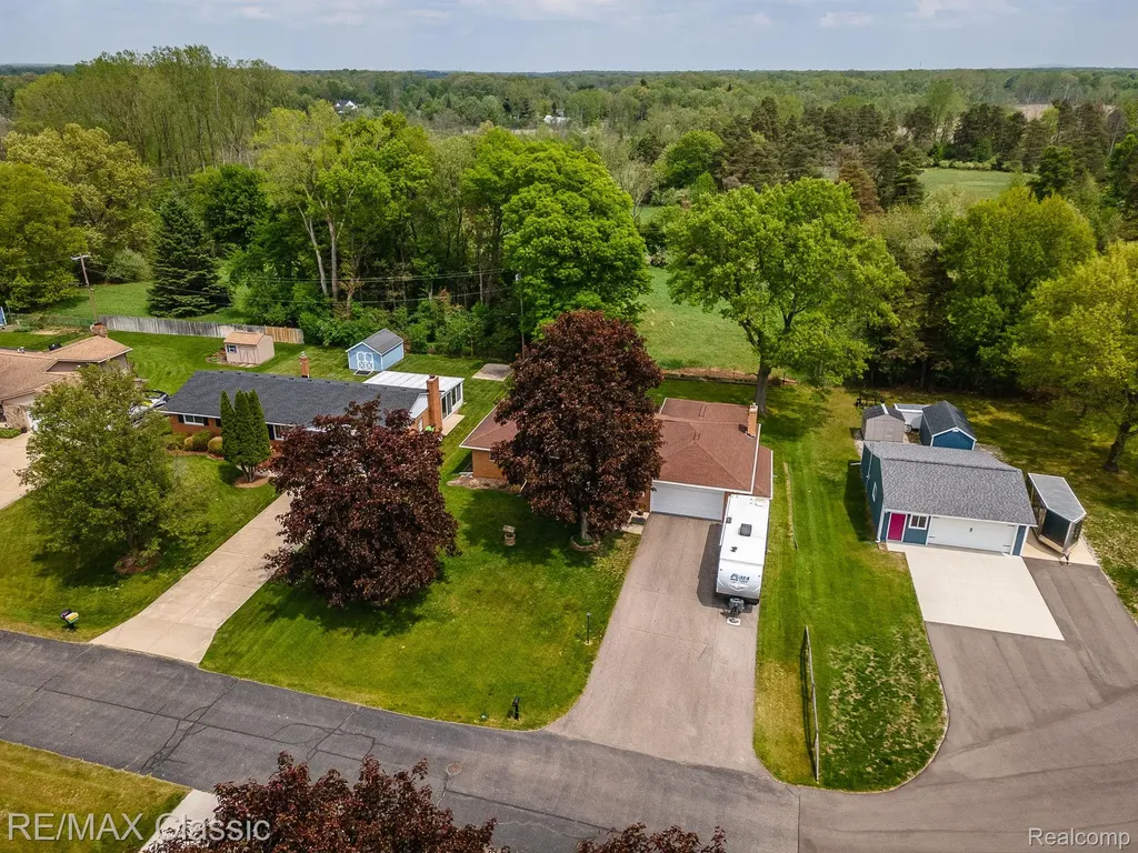 11789 Julia Drive Green Oak Township MI 48189