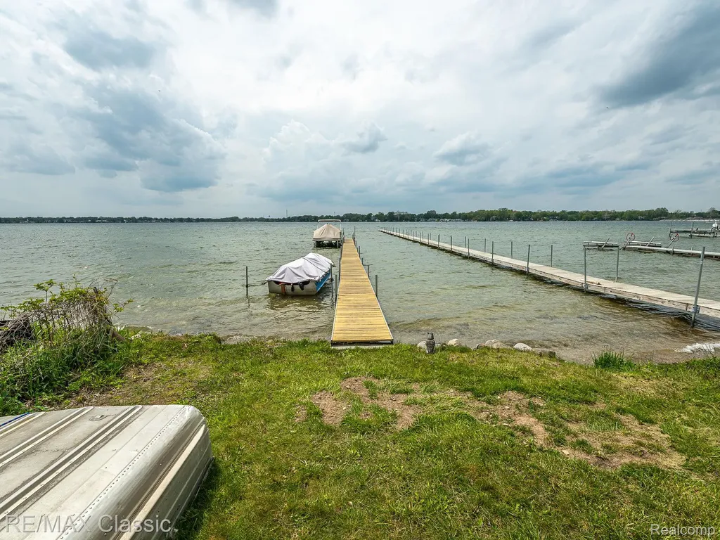 11789 Julia Drive Green Oak Township MI 48189