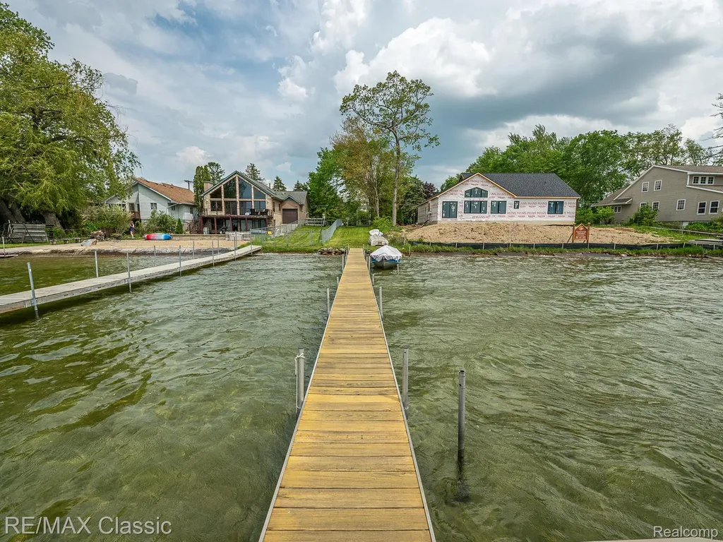 11789 Julia Drive Green Oak Township MI 48189