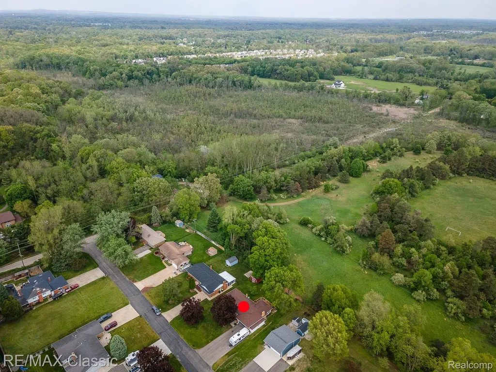 11789 Julia Drive Green Oak Township MI 48189