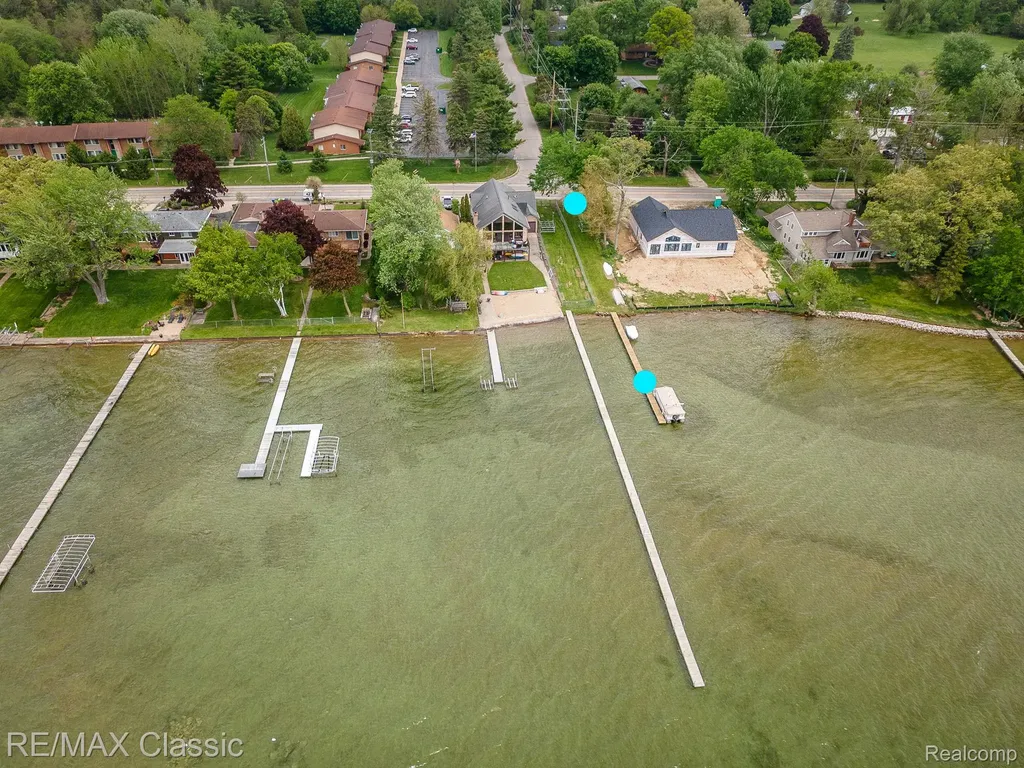 11789 Julia Drive Green Oak Township MI 48189
