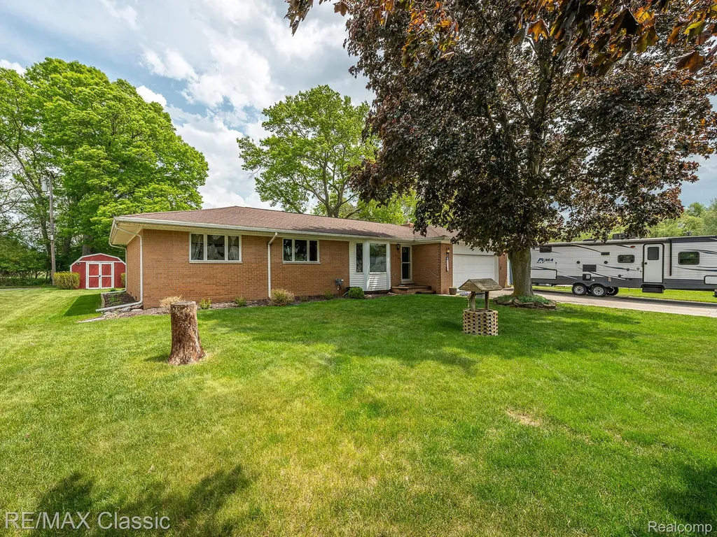 11789 Julia Drive Green Oak Township MI 48189