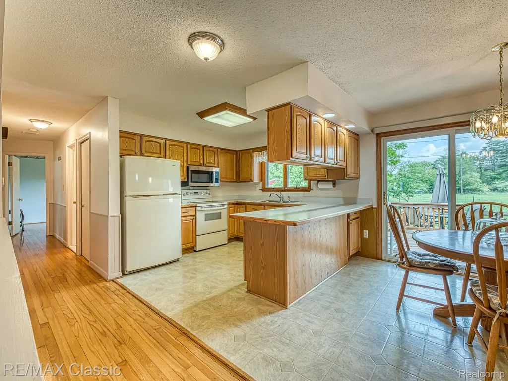 11789 Julia Drive Green Oak Township MI 48189