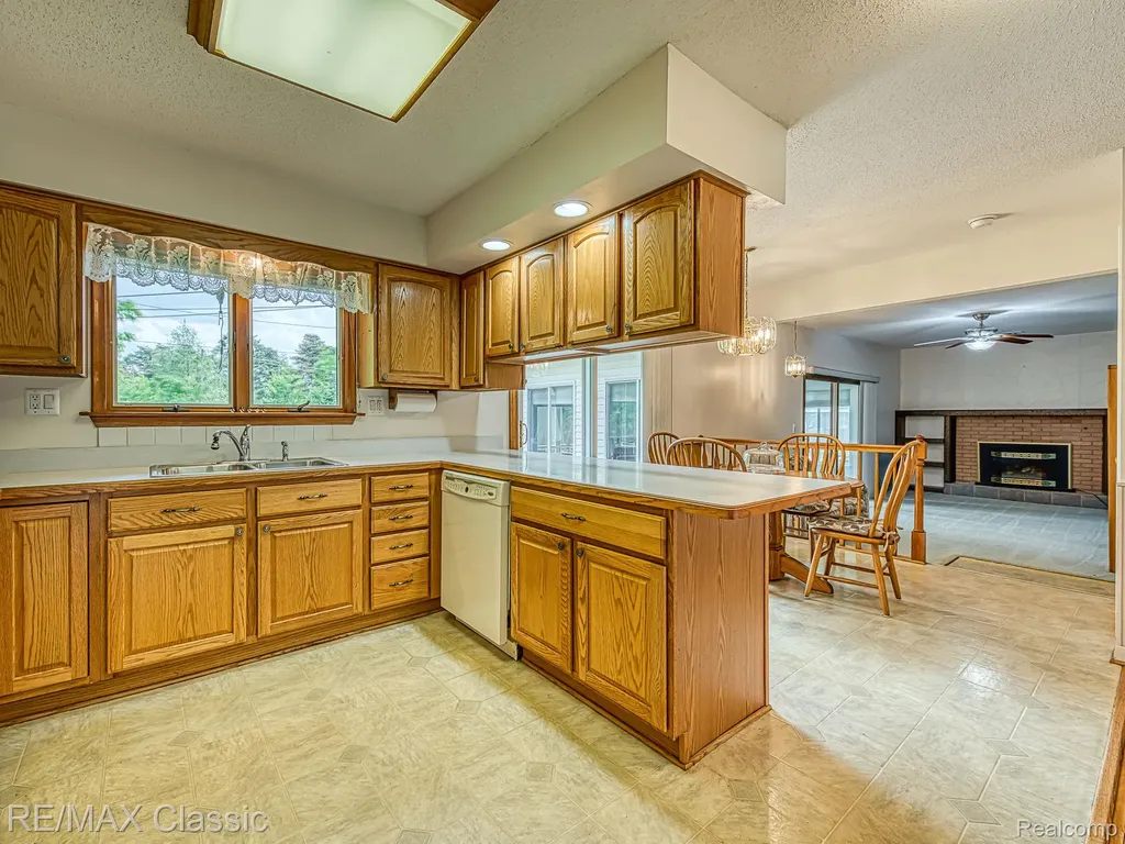 11789 Julia Drive Green Oak Township MI 48189
