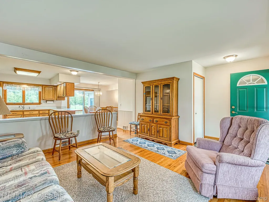 11789 Julia Drive Green Oak Township MI 48189